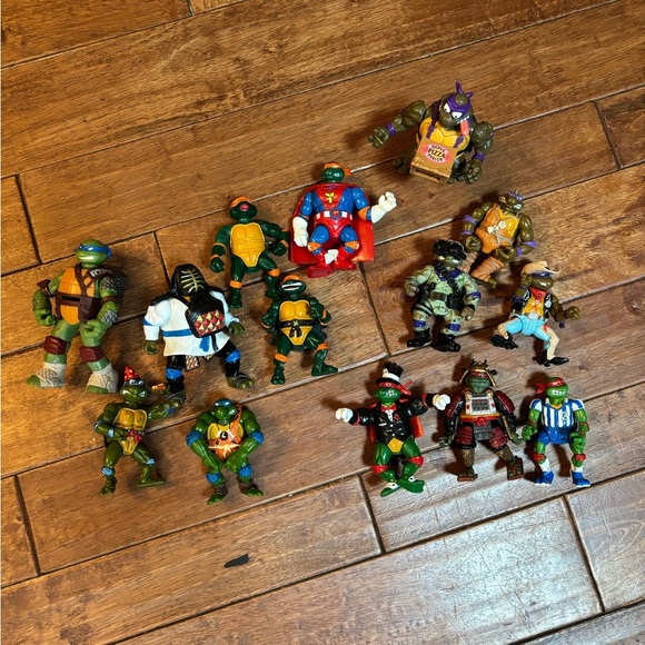 14 VINTAGE Teenage Mutant Ninja Turtle Action Figurines - Picture 1 of 10